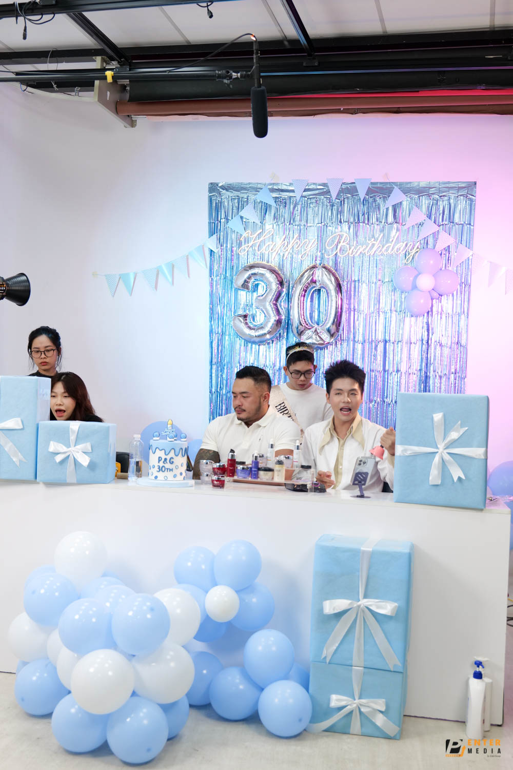 Enter Media livestream mừng kỷ niệm 30 năm P&G vào Việt Nam cùng chị Phiến